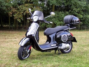 vespa-gts-300-107361_640