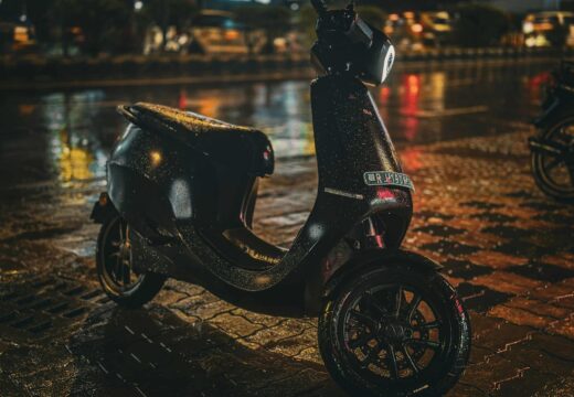 Conduite de nuit en scooter : conseils pour une visibilité optimale
